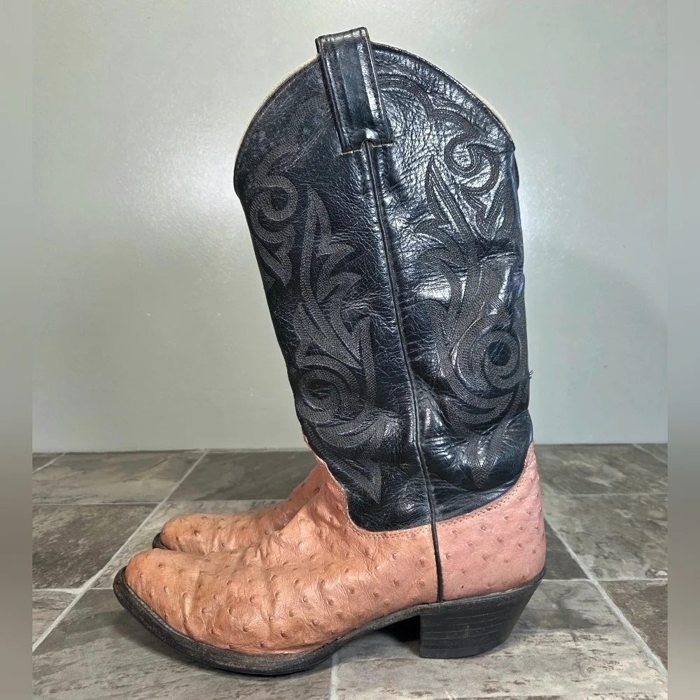 VINTAGE JUSTIN FULL QUILL OSTRICH LEATHER WESTERN BOOTS.